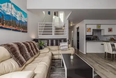 Image de Charming Luxe Home Sleeps 4