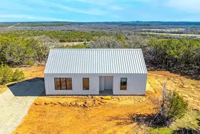 Image de Stylish Modern Cabin with hill country views!