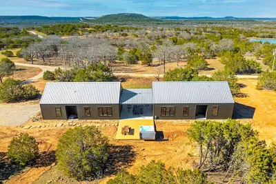 Image de Double Modern Cabins w/hill country views!