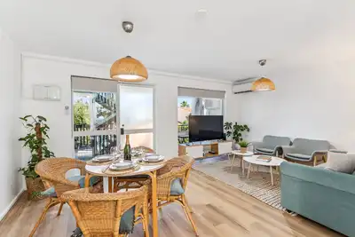 Image de Coastal Scarborough Beach \"Gem\" Sleeps4!