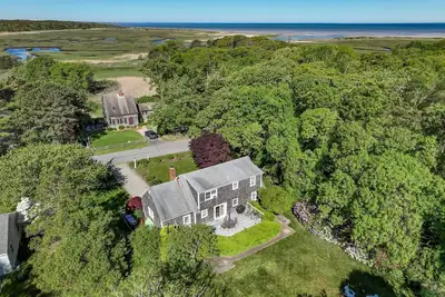 Image de Walk to Skaket Beach, Great Backyard!