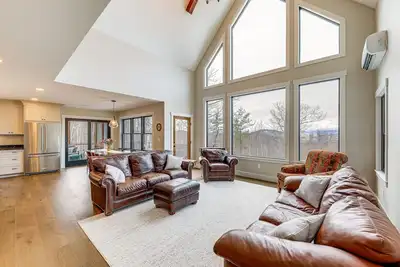 Image de Mountain-View Home in Stoneham w/ Hot Yoga Studio!