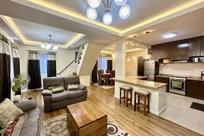 Image de Feel right at home in the luxurious comfort of this 4 bedroom, 3 bathroom home.