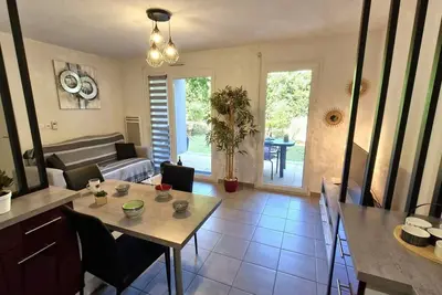 Image de Royan - Appartement en rez-de-chaussée aménagé avec Elegance - jardin privatif