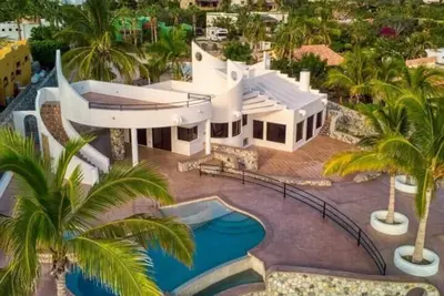 Casa Brisa Del Mar Beach Front Living with Pool and Spa