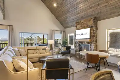 Image de New Log Cabin with Private Hot Tub, Free Daily Activities, Arcade & Shuffleboard