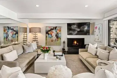 Image de Chateau Roaring Fork 24 | Remodeled Condo w/ River Views, Large TVs, Fireplace. Near Gondola!