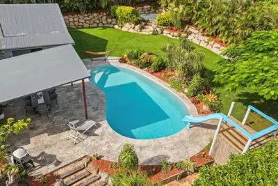 Image de Spacious 4-bed, 2-bath property with granny flat pool. pet-friendly