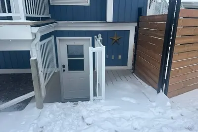 Image de Lakefront basement suite