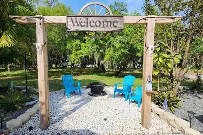 Image de Happy Campers Deluxe Campsite. No Rear Neighbors! 275