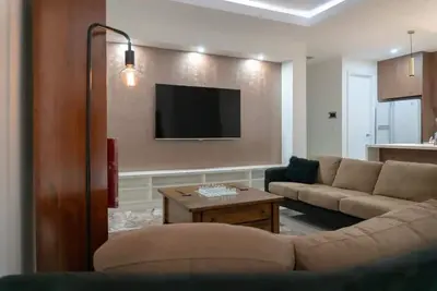 Image de Homely Getaway with Major Movie Apps 65\" Smart Tv