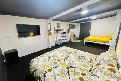 Image de Cute little Ex-Recording studio turned guesthouse. Central & family friendly!