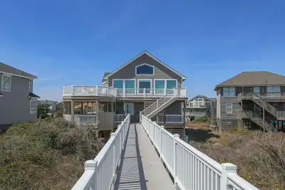 Beautiful Oceanfront home in Duck! 5 bed, 4. 1 bath