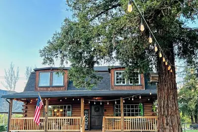 Image de Cozy 4-bedroom cabin in peaceful ranch setting with WiFi, Ac