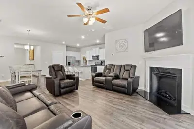 Image de Massive Rental, Sleeps 10, Home Away From Home