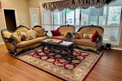 Image de Spacious 7-bedroom, 15-acre estate with private 2-boat and fishing dock!