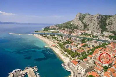 Image de Appartement de deux chambres avec le balcon Omis (A-22642-b)