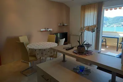 Image de Appartement de deux chambres avec le balcon et la vue sur le mer Supetarska Draga - Gornja, Rab (A-22719-c)