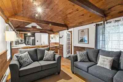 Image de Plymouth Charm: Spacious Home, Firepit, Dog-Friendly, Walk to Harbor, Restaurants, and Shopping