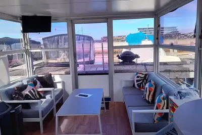 Image de Accommodation Only. \nLocation - Mandurah Quay Resort and Boundry Island Brewery.