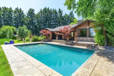 Image de Luxury Ashland Mountain Escape: Pool, Hot Tub