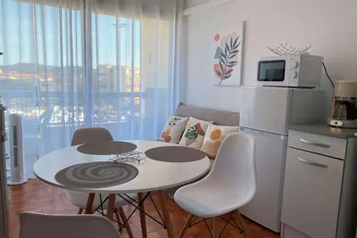 Image de Appartement T1 avec climatisation, balcon et cuisine équipée