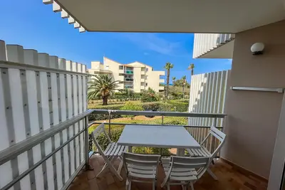 Image de Studio cabine avec piscine, parking sécurisé et accès direct plage à Saint-Cyprien