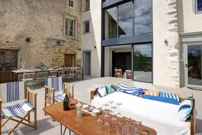 Image de Maison mitoyenne spacieuse avec jardin, terrasse et internet