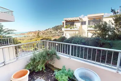 Image de Grand 3p climatisé avec terrasse dans résidence calme avec piscine