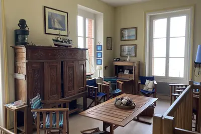 Image de Grand Duplex Avec vue sur mer et Accès Direct à la Plage