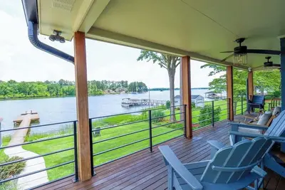 Image de Casa Azul - Lake Murray - Close in - Spa like bath