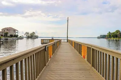 Image de New! Lake Murray - Big Water with Mountain Views