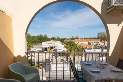 Image de Appartement climatisé à 100m de la plage