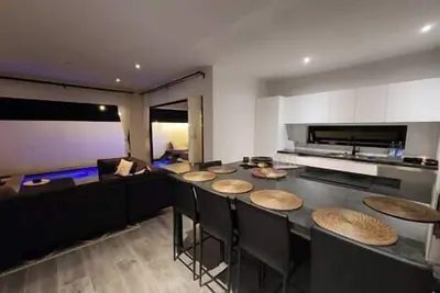 Los Cosos Mansion - Sleep 6+