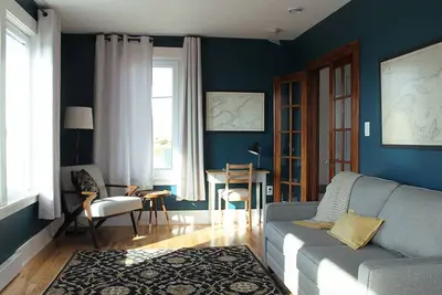 Image de Main Street Apartment with Waterfront Views