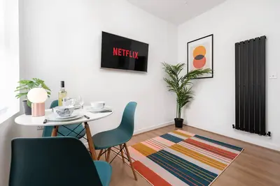 Image de Perfect Modern 4 bedroom House in Liverpool with Garden - Free Wi-Fi - Parking