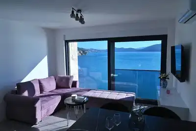 Image de Villa Mangata 103 Apartment. Beachfront apartment for an unforgettable stay!