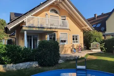 Image de Phantastisches Haus mit Pool Direkt in MĂĽnchen