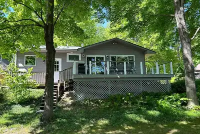 Image de Lake Ann, Mi  cozy waterfront cottage, quiet surroundings, private beach & dock