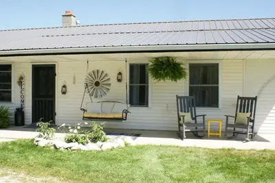 Image de Lemon Hill Amish Guest House. . . an Amish themed, whole house experience.