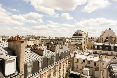 Image de Luxurious Splendid in central Paris apartment View of Eiffel Tower