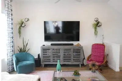 Image de Charming Modern 2-Bedroom Oasis