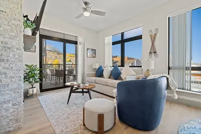 Image de Skywalk Flats Mountainview Condo: Downtown, Rooftop Deck