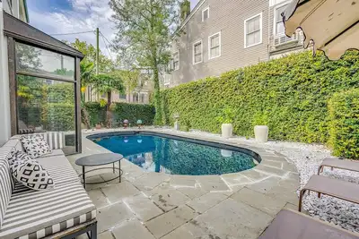 Image de Iconic Estate w/ Private Pool, Parking, Steps to Riverfront by Lucky Savannah