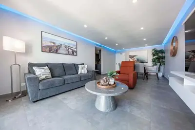 Image de Steps from Beach 2 Bed 2 Full Bath w/Pk  @ Esj