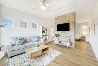 Image de Little Betty Coastal Retreat~Minutes from Folly!