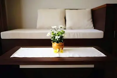 Image de 7 Minute Walk to The Sanur Beach. 1 Br Cozy and close to night Market food