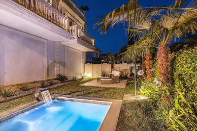 Image de Luxury Lakefront Catullo with pool