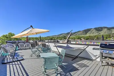 Image de Golden Rooftop w/ Mountain Views - Walk to Dt Golden/School of Mines + Close to Red Rocks!