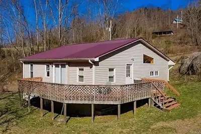 Image de Loafers Glory Rustic Escape in N. C. Mountains